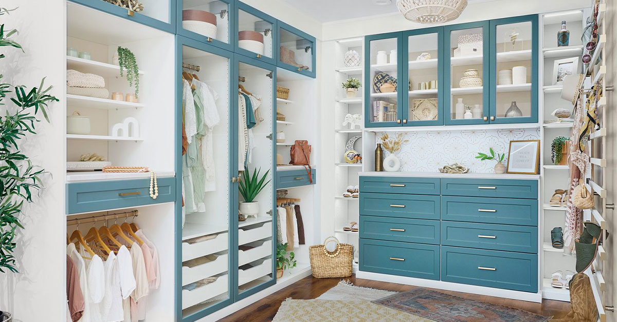 MINI WALK IN CLOSET! 